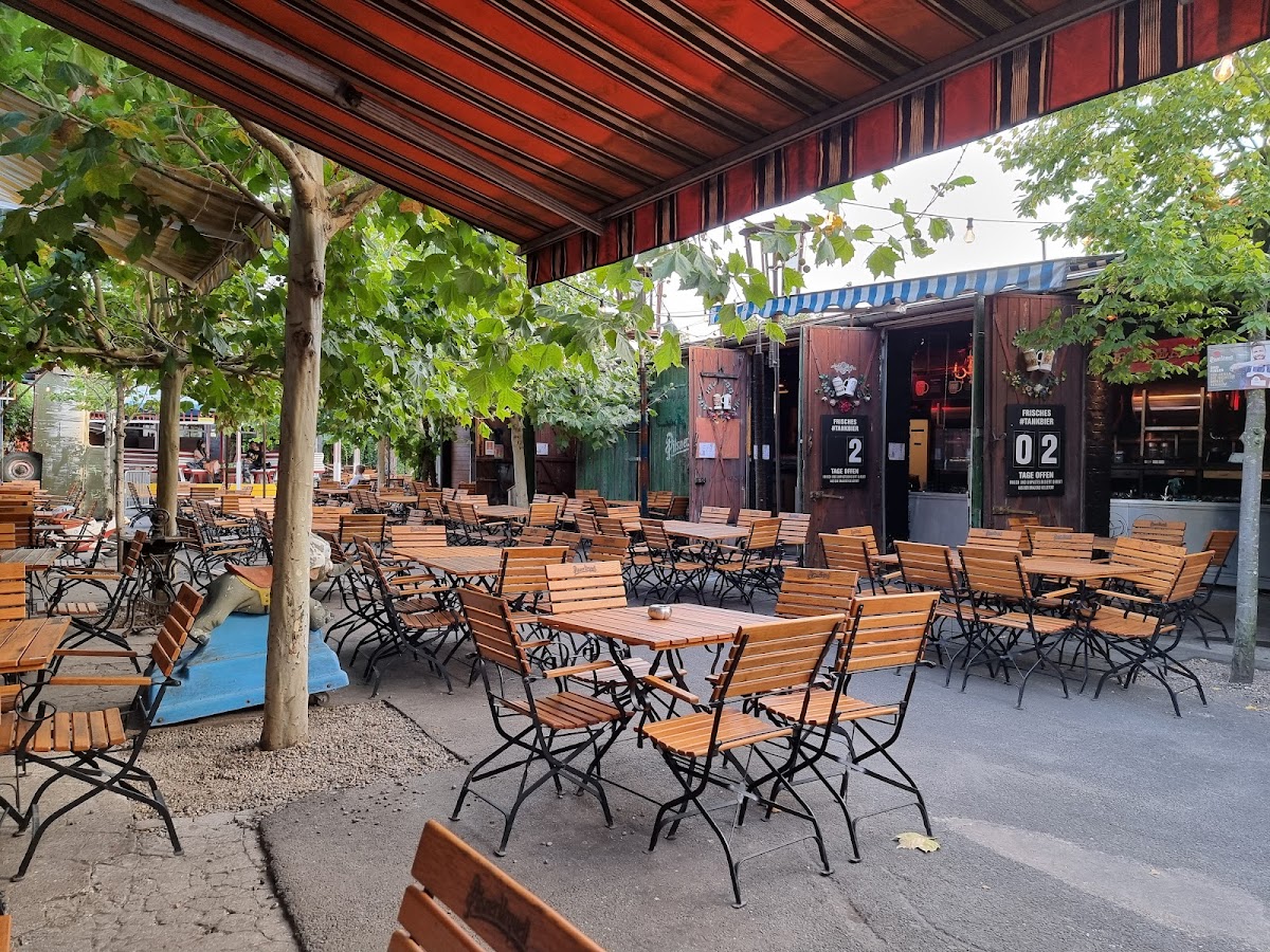 Birgit und Bier Biergarten & Club